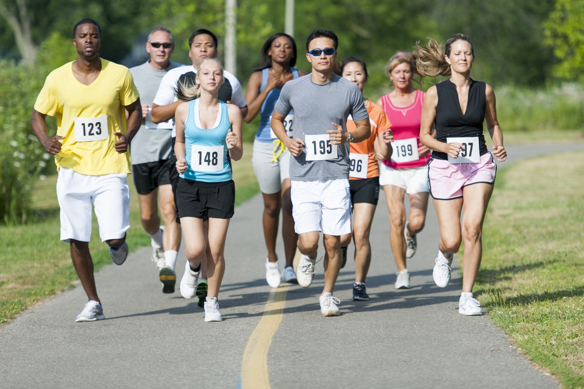Läufergruppe bei einem Volkslauf